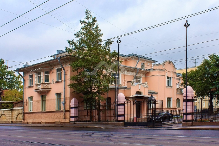 Отдельно стоящее здание на Лесном пр.